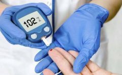 胰岛素泵换导管后血糖飙到20多是什么情况？